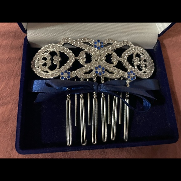 Bella Swan’s Wedding Hair Comb - Picture 2 of 4